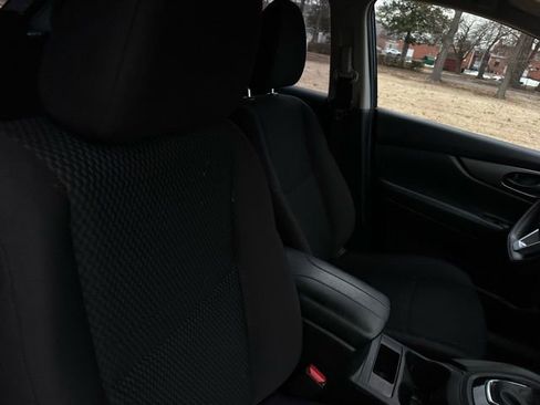 Used 2020 Nissan Rogue Sport S image 24