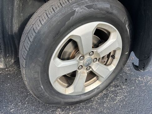 Used 2018 Jeep Compass Latitude w/ Popular Equipment Group image 9