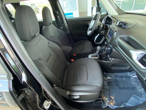 Used 2021 Jeep Renegade Latitude FWD image 17