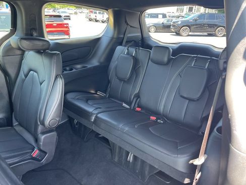 Used 2026 Chrysler Pacifica Select FWD image 10