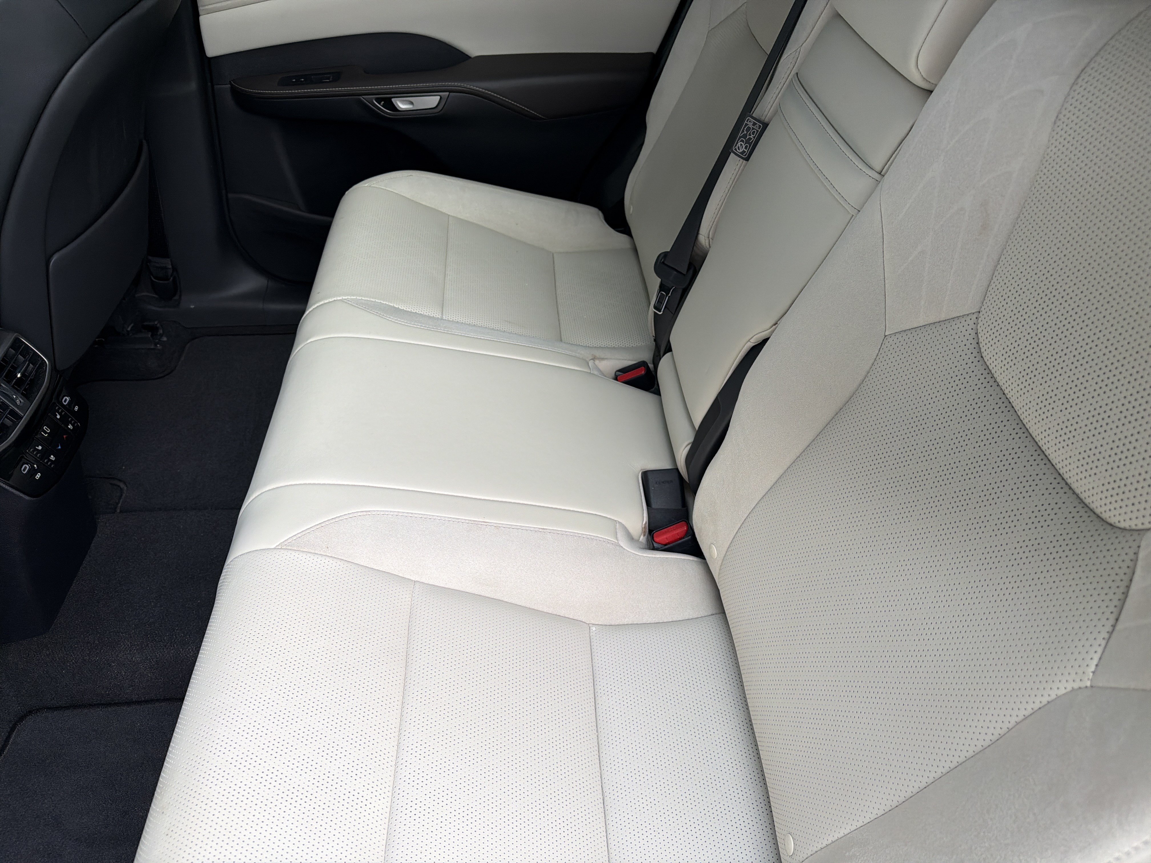 Used 2024 Lexus RX 350 FWD w/ Convenience Package image 30