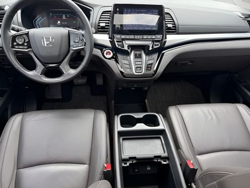 Certified 2024 Honda Odyssey Touring image 10