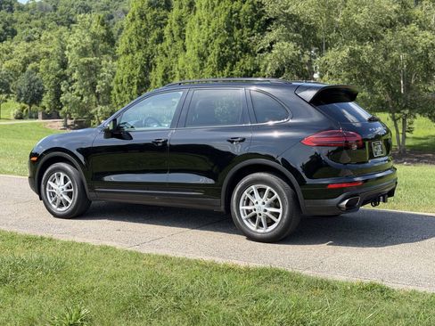 Used 2016 Porsche Cayenne AWD/4WD image 5