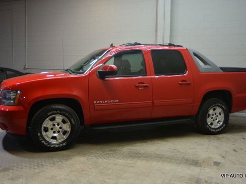 Used 2011 Chevrolet Avalanche LS RWD image 30