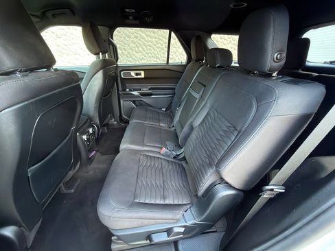 Used 2020 Ford Explorer XLT w/ Comfort Package AWD/4WD image 18