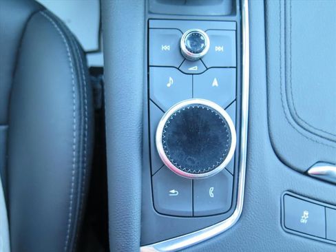 Used 2025 Cadillac XT5 Premium Luxury image 15