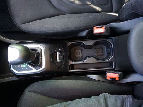 Used 2020 Jeep Renegade Latitude w/ Cold Weather Group image 17