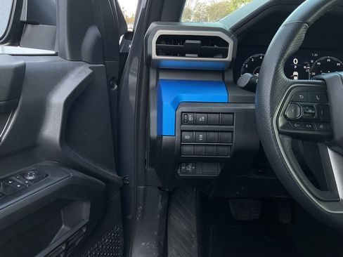 Used 2025 Toyota Tacoma SR5 image 27