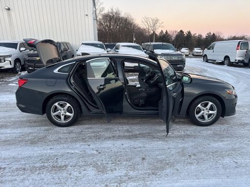 Used 2017 Chevrolet Malibu LS image 34