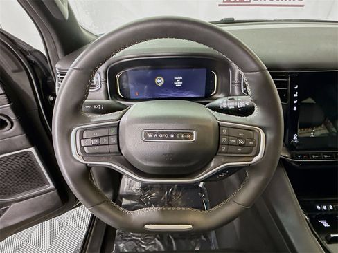 Used 2024 Jeep Wagoneer Base w/ Premium Group I image 22