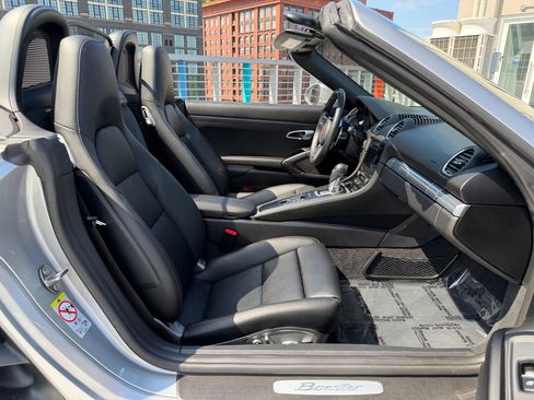 Certified 2024 Porsche 718 Boxster RWD image 22