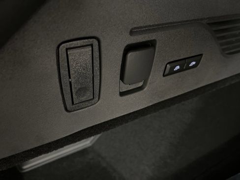 Used 2026 Lincoln Nautilus Premier image 38