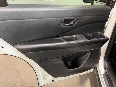 Used 2024 Nissan Pathfinder SV image 16