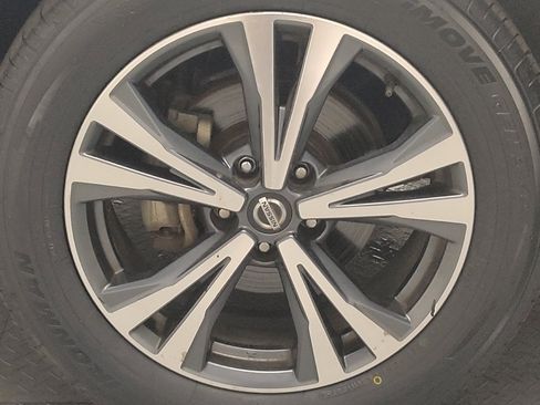 Used 2019 Nissan Rogue SV w/ Premium Package FWD image 31