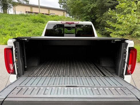 Used 2025 GMC Sierra 1500 AT4 w/ AT4 Premium Package AWD/4WD image 8