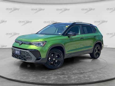 Certified 2026 Volkswagen Taos SE AWD/4WD image 3