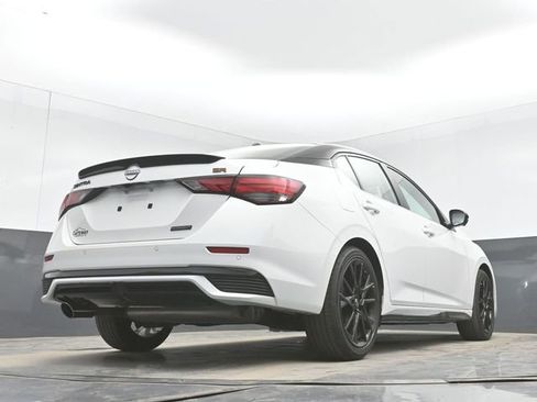 Used 2025 Nissan Sentra SR w/ SR Premium Package image 33