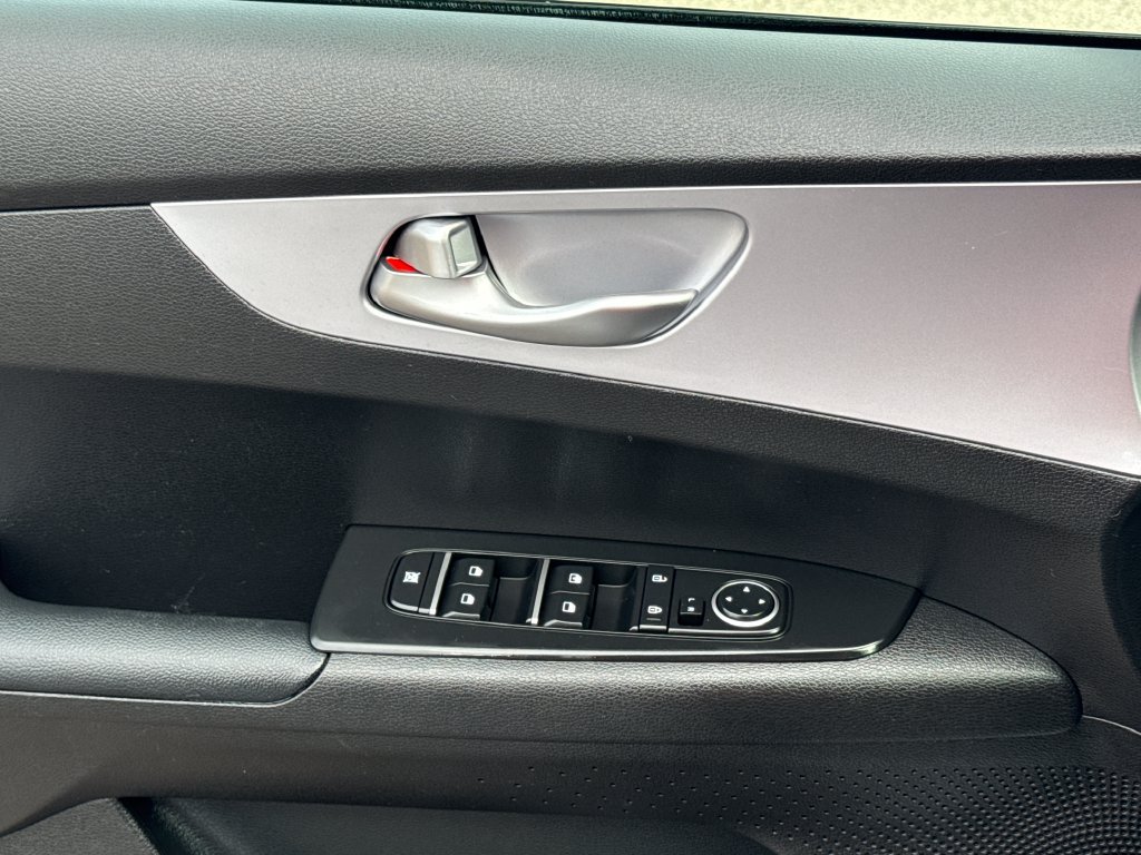 Used 2024 Kia Forte LXS w/ LXS Technology Package FWD image 33