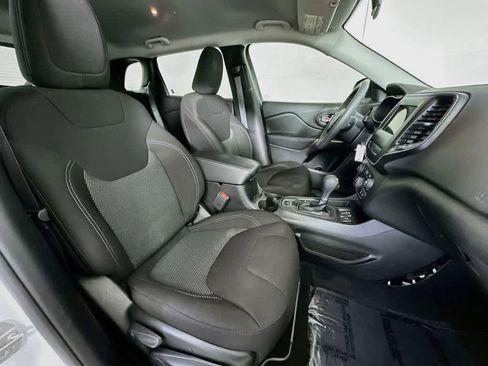 Used 2020 Jeep Cherokee Latitude FWD image 14