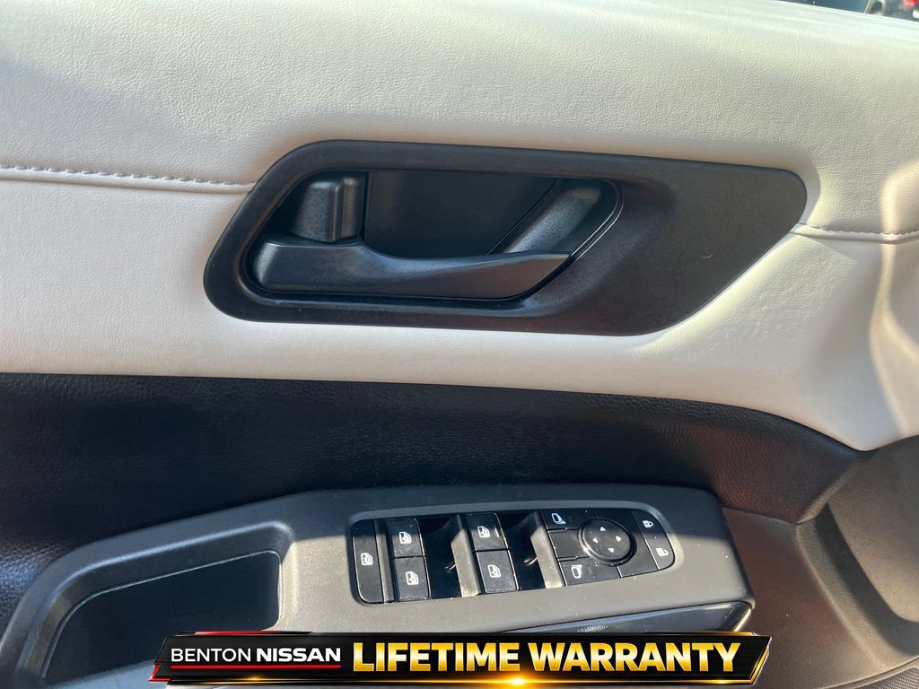 Used 2024 Nissan Pathfinder SV FWD image 14