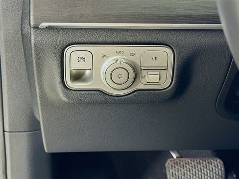 Certified 2025 Mercedes-Benz GLE 350 4MATIC image 11