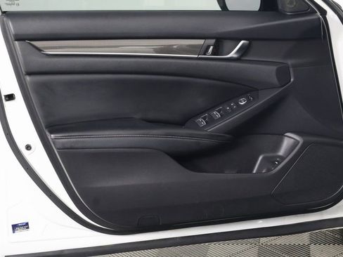 Used 2018 Honda Accord Sport image 12