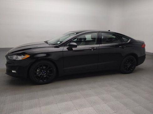 Used 2020 Ford Fusion SE w/ Equipment Group 151A image 2