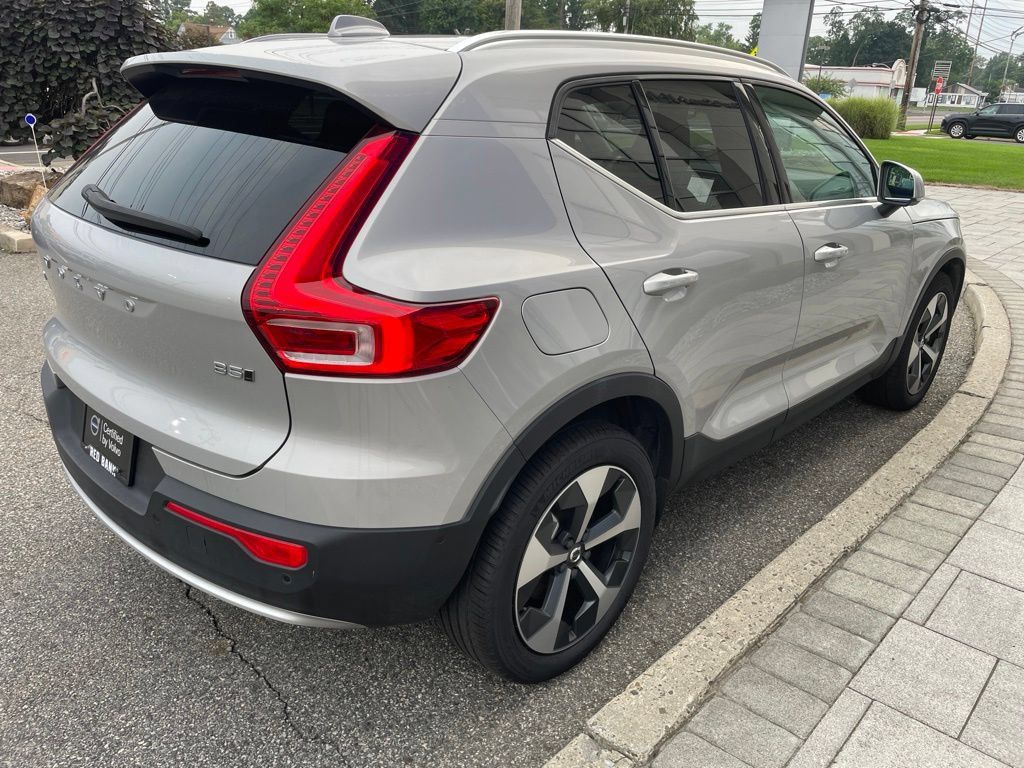 Used 2025 Volvo XC40 B5 Plus AWD/4WD image 5