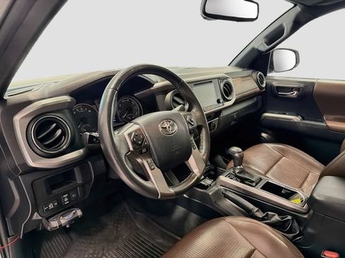Used 2019 Toyota Tacoma Limited AWD/4WD image 8