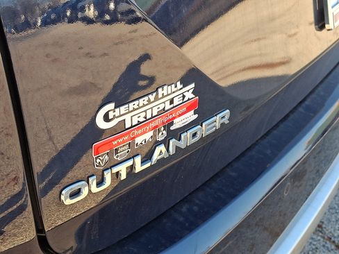 Used 2024 Mitsubishi Outlander SE image 17