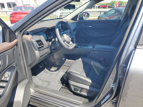 Certified 2023 Nissan Rogue SV w/ SV Premium B Package image 12