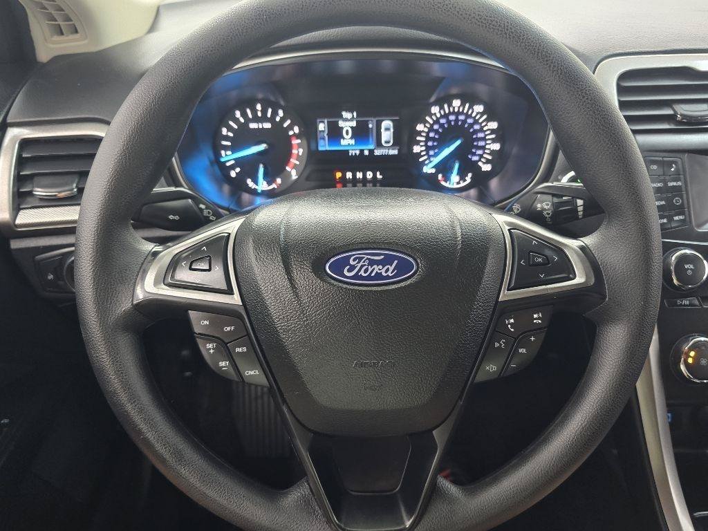 Used 2018 Ford Fusion SE FWD image 22