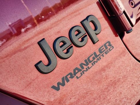 Used 2021 Jeep Wrangler Unlimited Sahara image 12