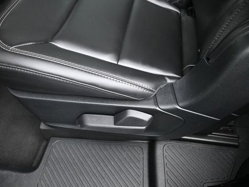 Used 2022 Ford Explorer XLT w/ Equipment Group 202A image 27