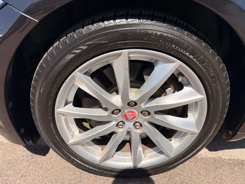Used 2015 Jaguar XF Premium RWD image 46
