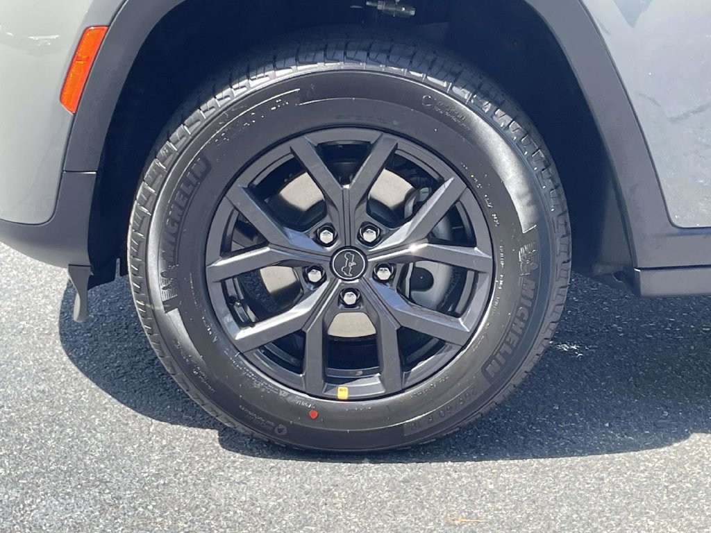 New 2027 Jeep Grand Cherokee Altitude AWD/4WD image 11