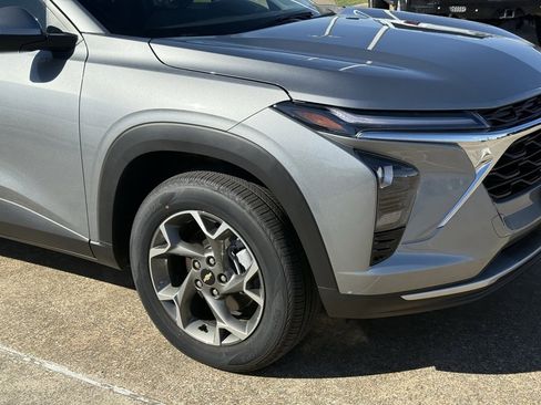 New 2025 Chevrolet Trax LT w/ Driver Confidence Package image 6