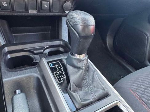 Certified 2022 Toyota Tacoma SR5 image 25