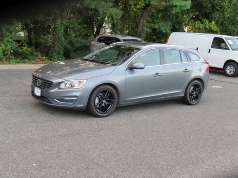 Used 2016 Volvo V60 T5 Premier AWD/4WD image 3