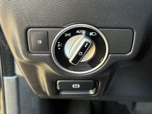 Used 2017 INFINITI QX30 image 21