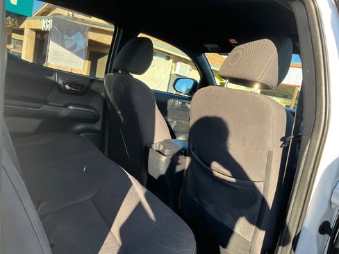 Used 2016 Toyota Tacoma TRD Sport image 31