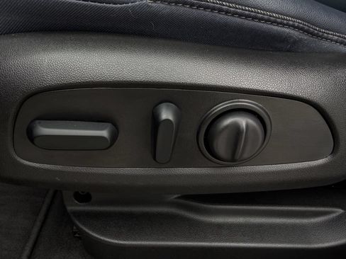 Used 2022 Chevrolet Bolt EUV LT w/ Convenience Package FWD image 25