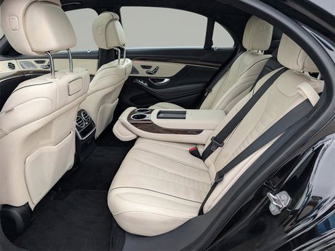 Used 2019 Mercedes-Benz S 560 Sedan image 15