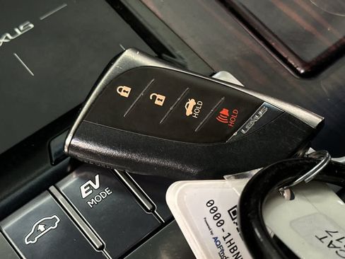 Used 2020 Lexus LS 500h w/ Luxury Package RWD image 28