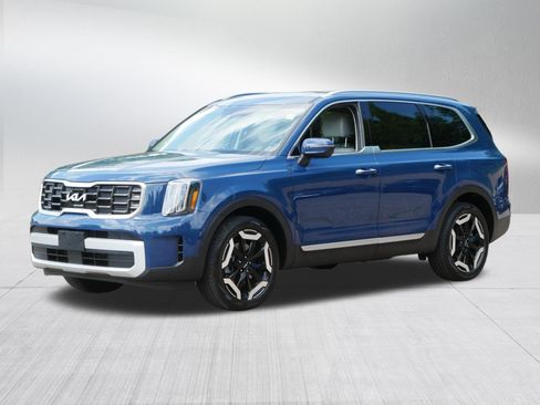 Certified 2024 Kia Telluride S w/ S Sunroof Package AWD/4WD image 3