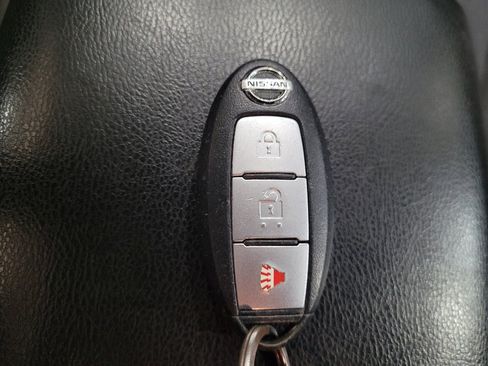 Used 2016 Nissan Rogue SV AWD/4WD image 32