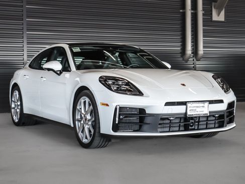 Used 2025 Porsche Panamera image 7