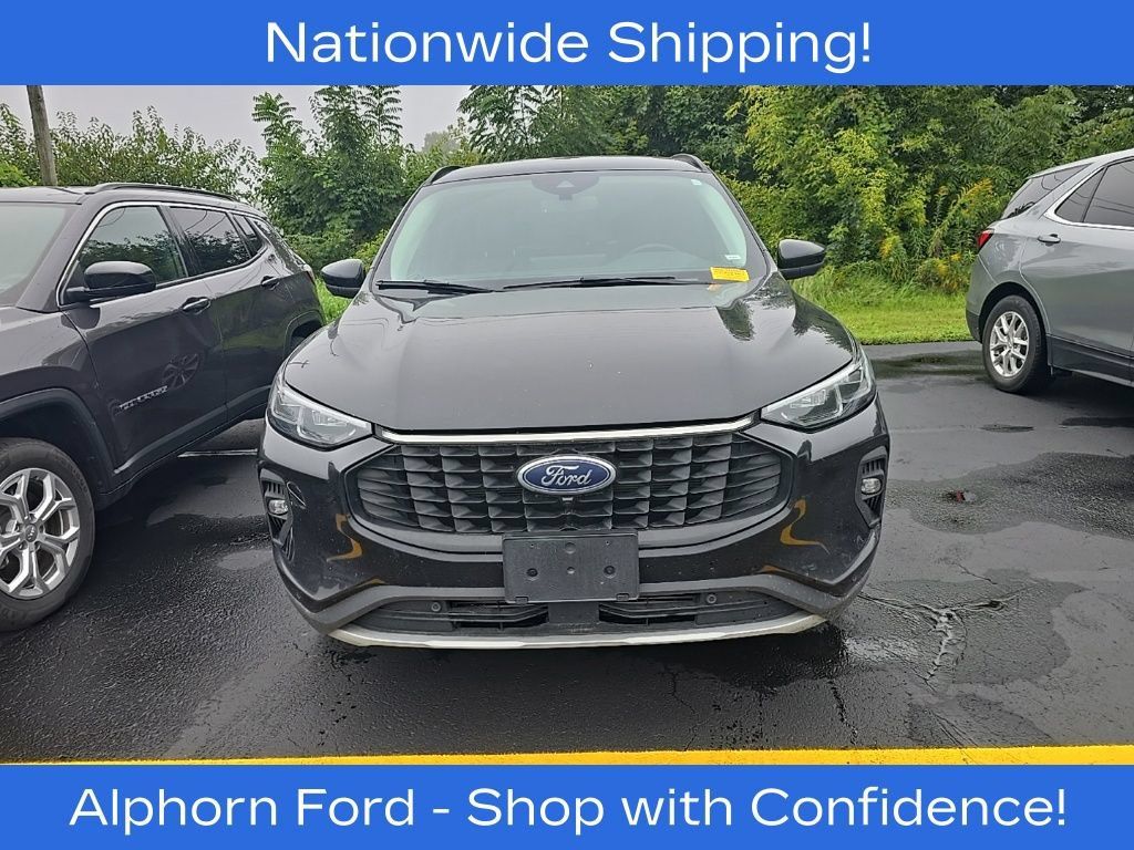 Certified 2024 Ford Escape Platinum AWD/4WD image 2