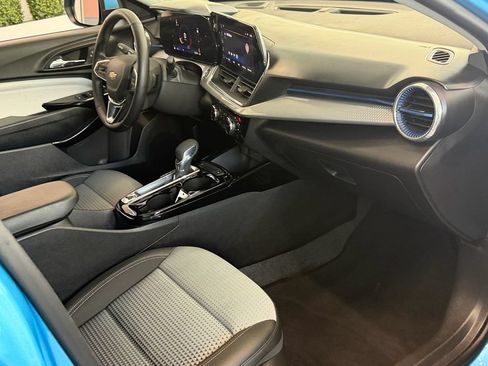 Used 2025 Chevrolet Trax LT w/ Driver Confidence Package FWD image 16