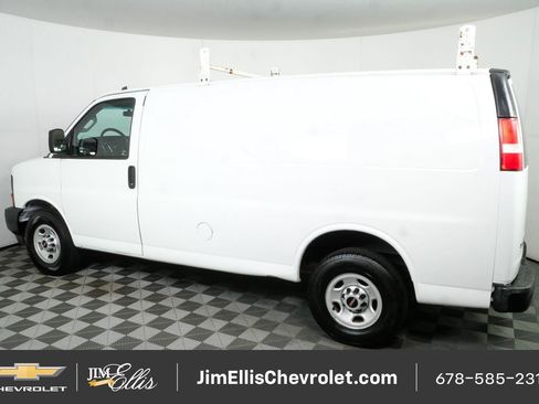 Used 2017 GMC Savana 2500 RWD image 24